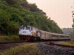 perjalanan-kereta-api-di-indonesia-1.jpg